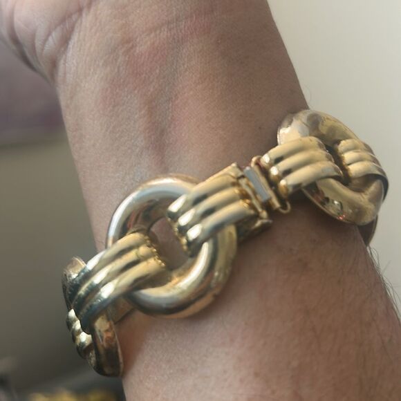 Napier Signed Gold Tone Link Bracelet - Picture 3 of 4